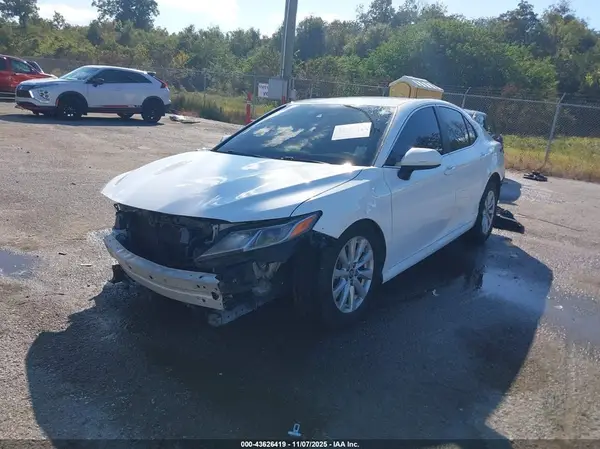 4T1B11HK6JU627924 2018 TOYOTA CAMRY - Image 2