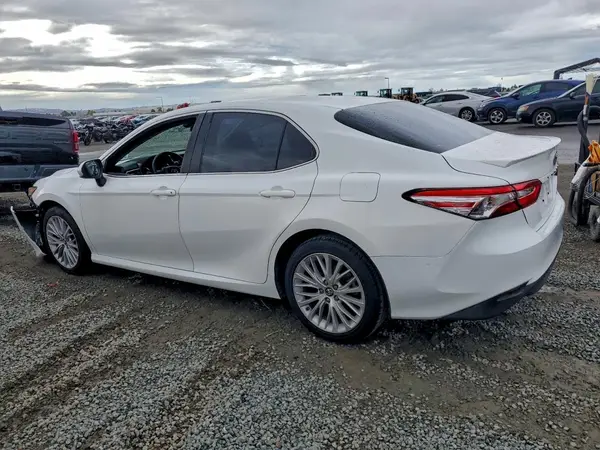 4T1B11HK6JU629186 2018 TOYOTA CAMRY - Image 2