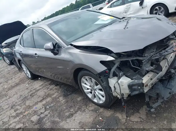 4T1B11HK6JU632041 2018 TOYOTA CAMRY - Image 1
