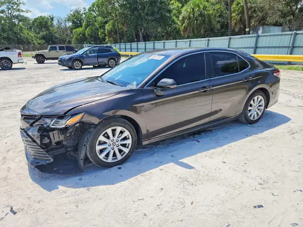 4T1B11HK6JU632153 2018 TOYOTA CAMRY - Image 1