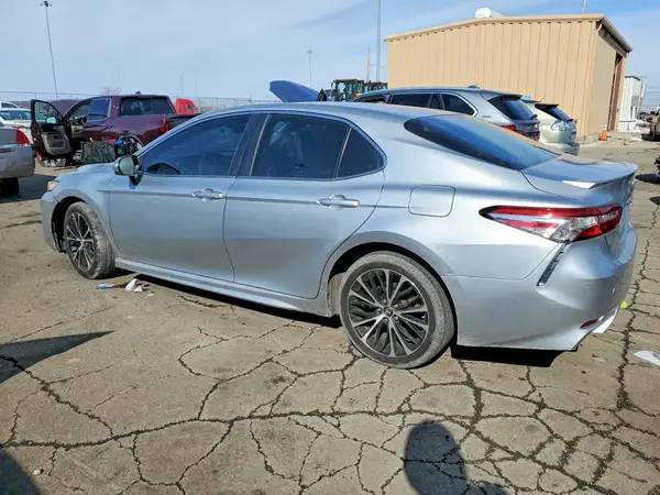 4T1B11HK6JU632301 2018 TOYOTA CAMRY - Image 2