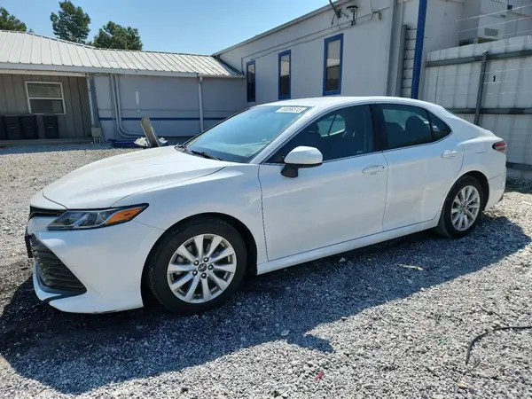 4T1B11HK6JU632881 2018 TOYOTA CAMRY - Image 1