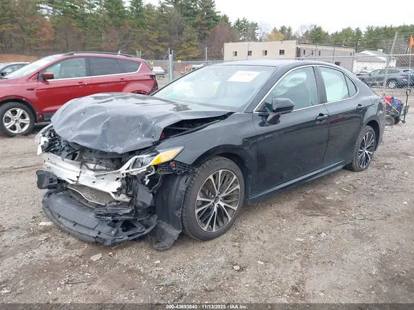 4T1B11HK6JU633108 2018 TOYOTA CAMRY - Image 2