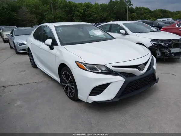 4T1B11HK6JU633156 2018 TOYOTA CAMRY - Image 1