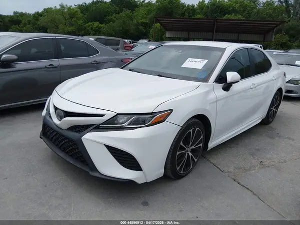 4T1B11HK6JU633156 2018 TOYOTA CAMRY - Image 2