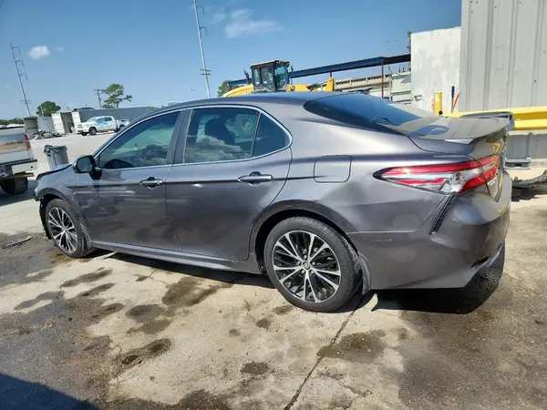 4T1B11HK6JU633710 2018 TOYOTA CAMRY - Image 2