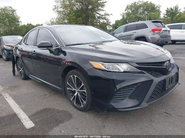 4T1B11HK6JU633772 2018 TOYOTA CAMRY - Image 1
