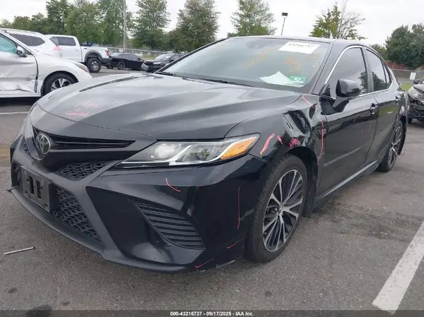 4T1B11HK6JU633772 2018 TOYOTA CAMRY - Image 2