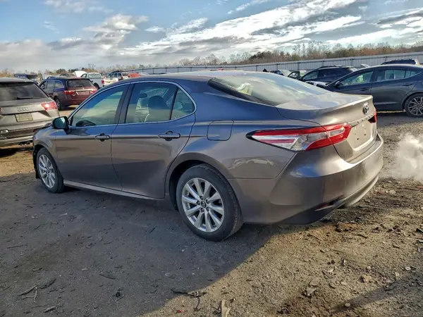 4T1B11HK6JU634212 2018 TOYOTA CAMRY - Image 2