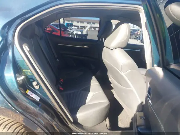 4T1B11HK6JU637773 2018 TOYOTA CAMRY - Image 8
