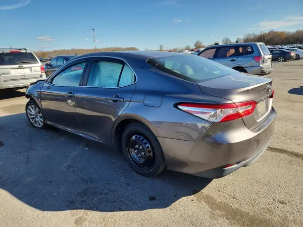 4T1B11HK6JU637952 2018 TOYOTA CAMRY - Image 2
