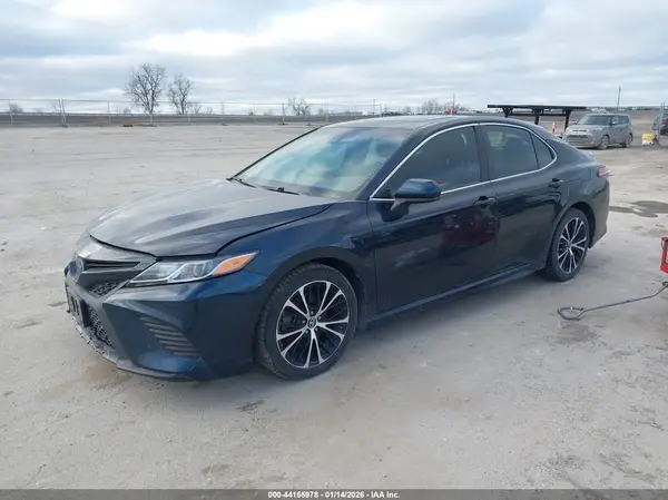 4T1B11HK6JU638129 2018 TOYOTA CAMRY - Image 2