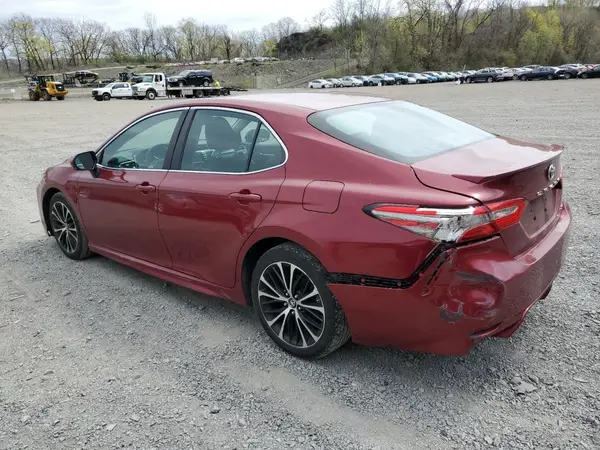 4T1B11HK6JU638552 2018 TOYOTA CAMRY - Image 2