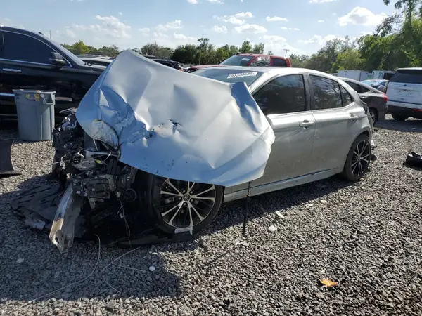 4T1B11HK6JU638602 2018 TOYOTA CAMRY - Image 1