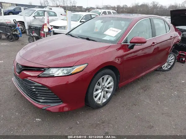 4T1B11HK6JU638700 2018 TOYOTA CAMRY - Image 2