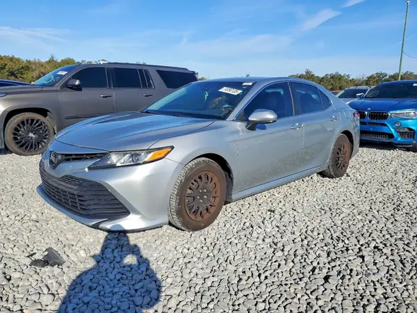4T1B11HK6JU639880 2018 TOYOTA CAMRY - Image 1