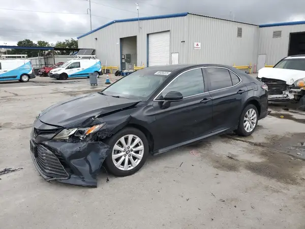 4T1B11HK6JU640415 2018 TOYOTA CAMRY - Image 1