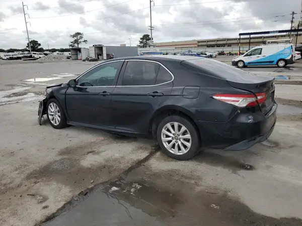 4T1B11HK6JU640415 2018 TOYOTA CAMRY - Image 2