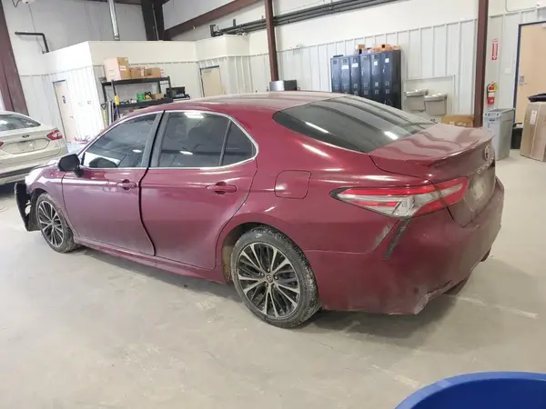4T1B11HK6JU641323 2018 TOYOTA CAMRY - Image 2