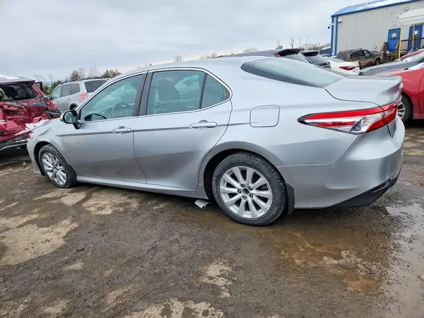4T1B11HK6JU641497 2018 TOYOTA CAMRY - Image 2