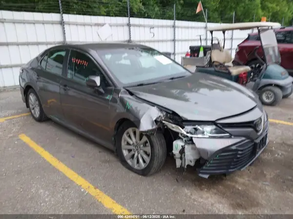 4T1B11HK6JU641600 2018 TOYOTA CAMRY - Image 1