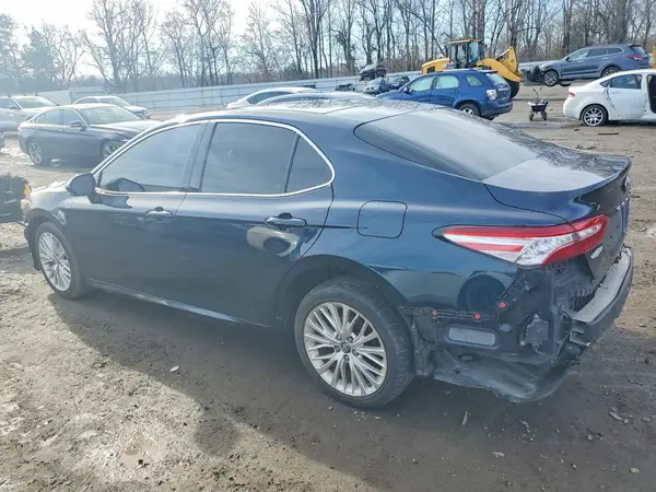 4T1B11HK6JU641760 2018 TOYOTA CAMRY - Image 2