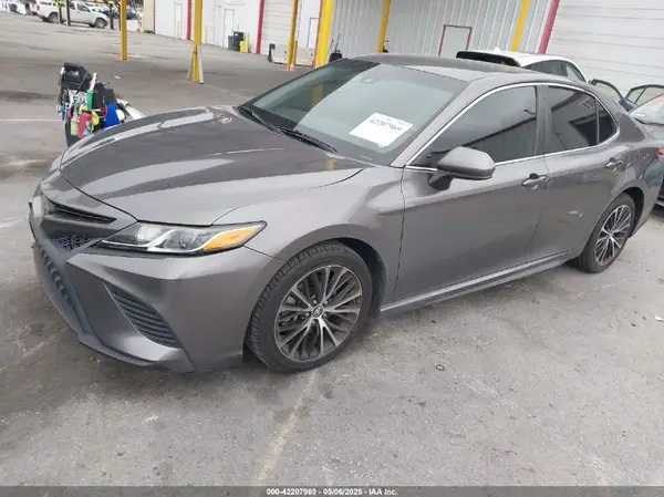 4T1B11HK6JU643234 2018 TOYOTA CAMRY - Image 2
