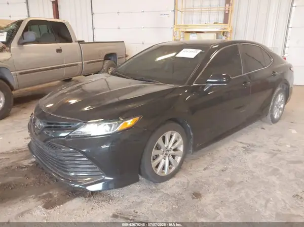 4T1B11HK6JU643394 2018 TOYOTA CAMRY - Image 2