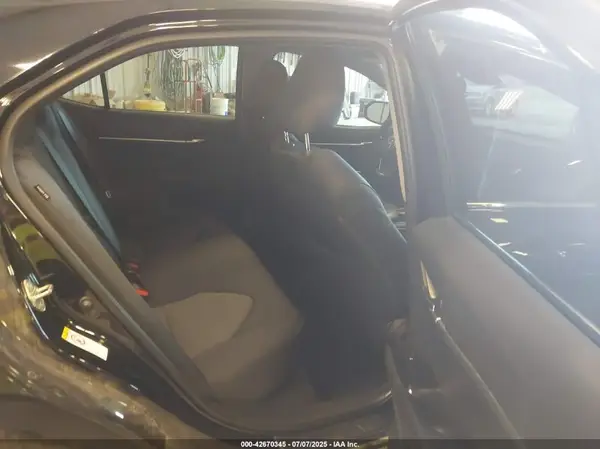 4T1B11HK6JU643394 2018 TOYOTA CAMRY - Image 8