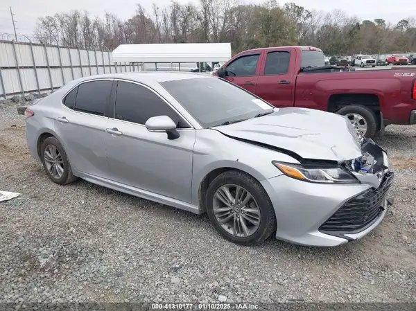 4T1B11HK6JU644304 2018 TOYOTA CAMRY - Image 1