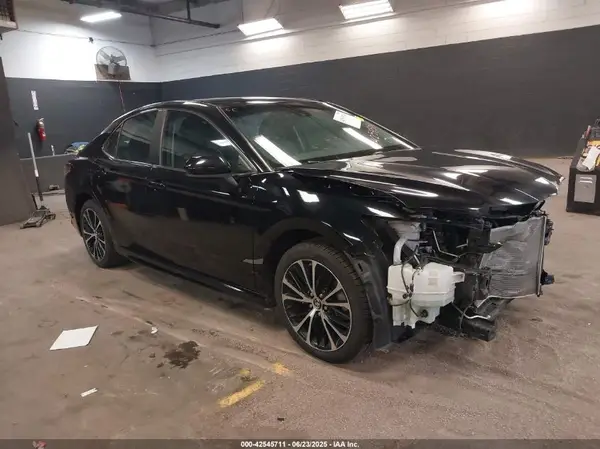 4T1B11HK6JU644576 2018 TOYOTA CAMRY - Image 1