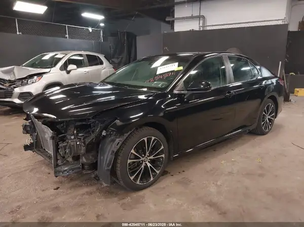 4T1B11HK6JU644576 2018 TOYOTA CAMRY - Image 2