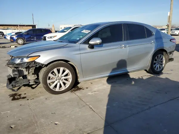 4T1B11HK6JU644948 2018 TOYOTA CAMRY - Image 1
