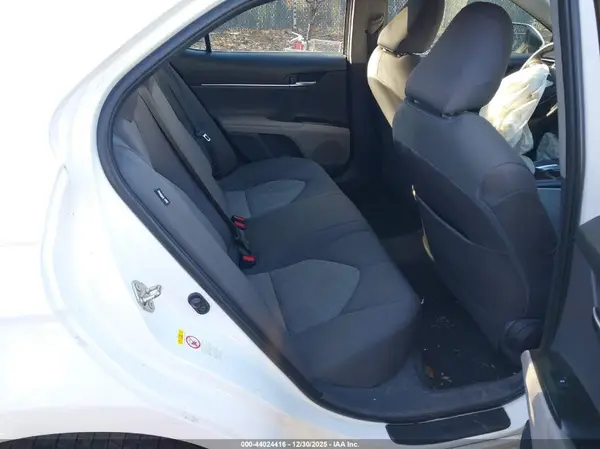 4T1B11HK6JU645372 2018 TOYOTA CAMRY - Image 8