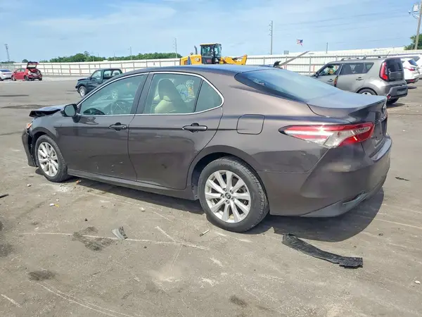 4T1B11HK6JU646389 2018 TOYOTA CAMRY - Image 2