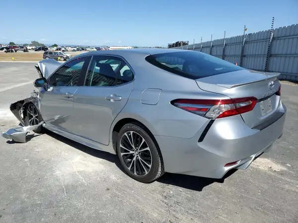 4T1B11HK6JU647140 2018 TOYOTA CAMRY - Image 2