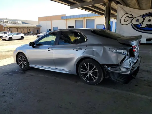 4T1B11HK6JU647607 2018 TOYOTA CAMRY - Image 2