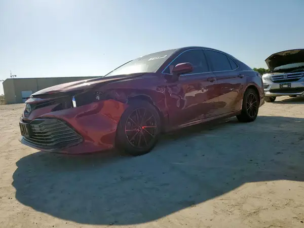 4T1B11HK6JU647929 2018 TOYOTA CAMRY - Image 1