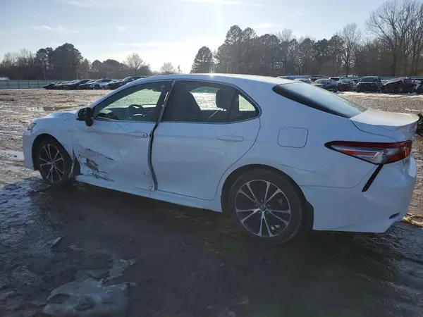 4T1B11HK6JU648000 2018 TOYOTA CAMRY - Image 2