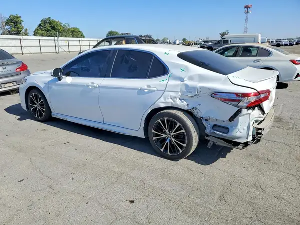 4T1B11HK6JU649468 2018 TOYOTA CAMRY - Image 2
