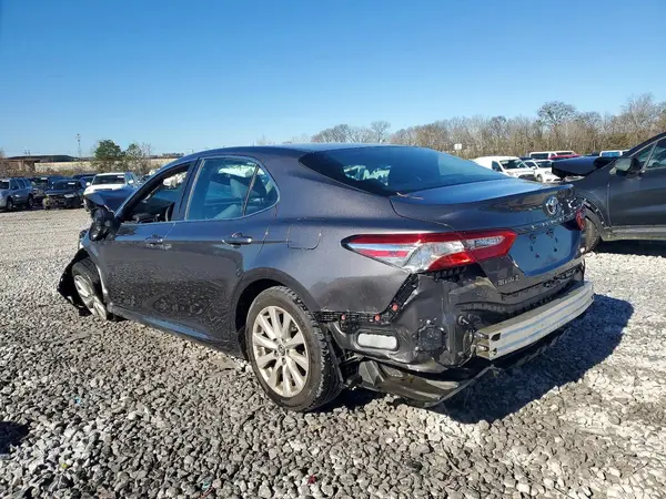 4T1B11HK6JU650684 2018 TOYOTA CAMRY - Image 2
