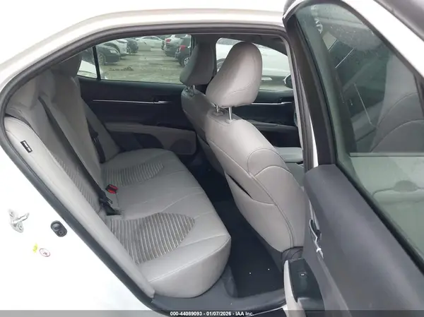 4T1B11HK6JU650877 2018 TOYOTA CAMRY - Image 8
