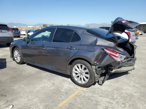 4T1B11HK6JU657182 2018 TOYOTA CAMRY - Image 2