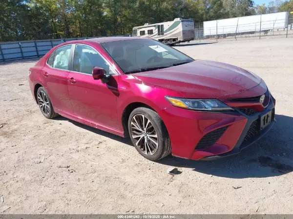 4T1B11HK6JU657456 2018 TOYOTA CAMRY - Image 1