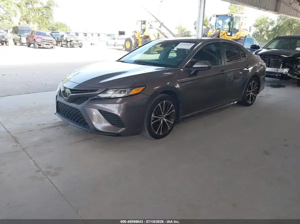 4T1B11HK6JU658025 2018 TOYOTA CAMRY - Image 2