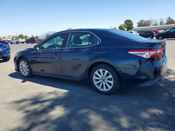 4T1B11HK6JU658316 2018 TOYOTA CAMRY - Image 2