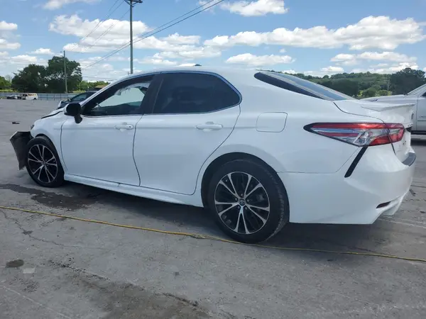 4T1B11HK6JU660115 2018 TOYOTA CAMRY - Image 2