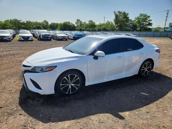 4T1B11HK6JU660485 2018 TOYOTA CAMRY - Image 1