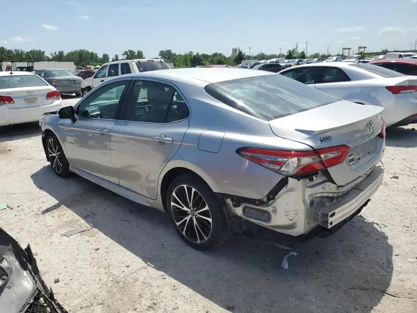 4T1B11HK6JU660969 2018 TOYOTA CAMRY - Image 2