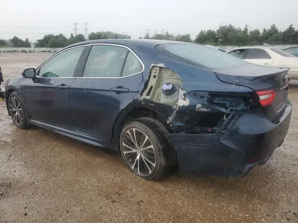 4T1B11HK6JU661023 2018 TOYOTA CAMRY - Image 2